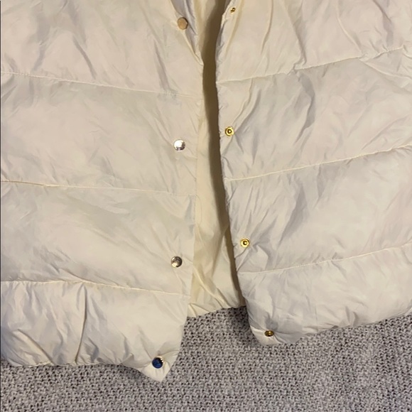 White/Cream White Puff Warm Vest! (L) - Picture 2 of 4
